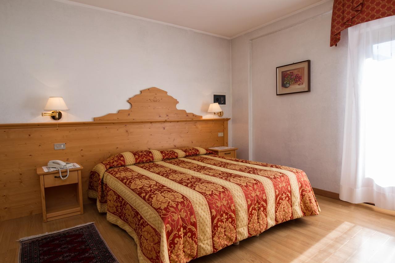Hotel Al Prato Фьера-ди-Примьеро Экстерьер фото