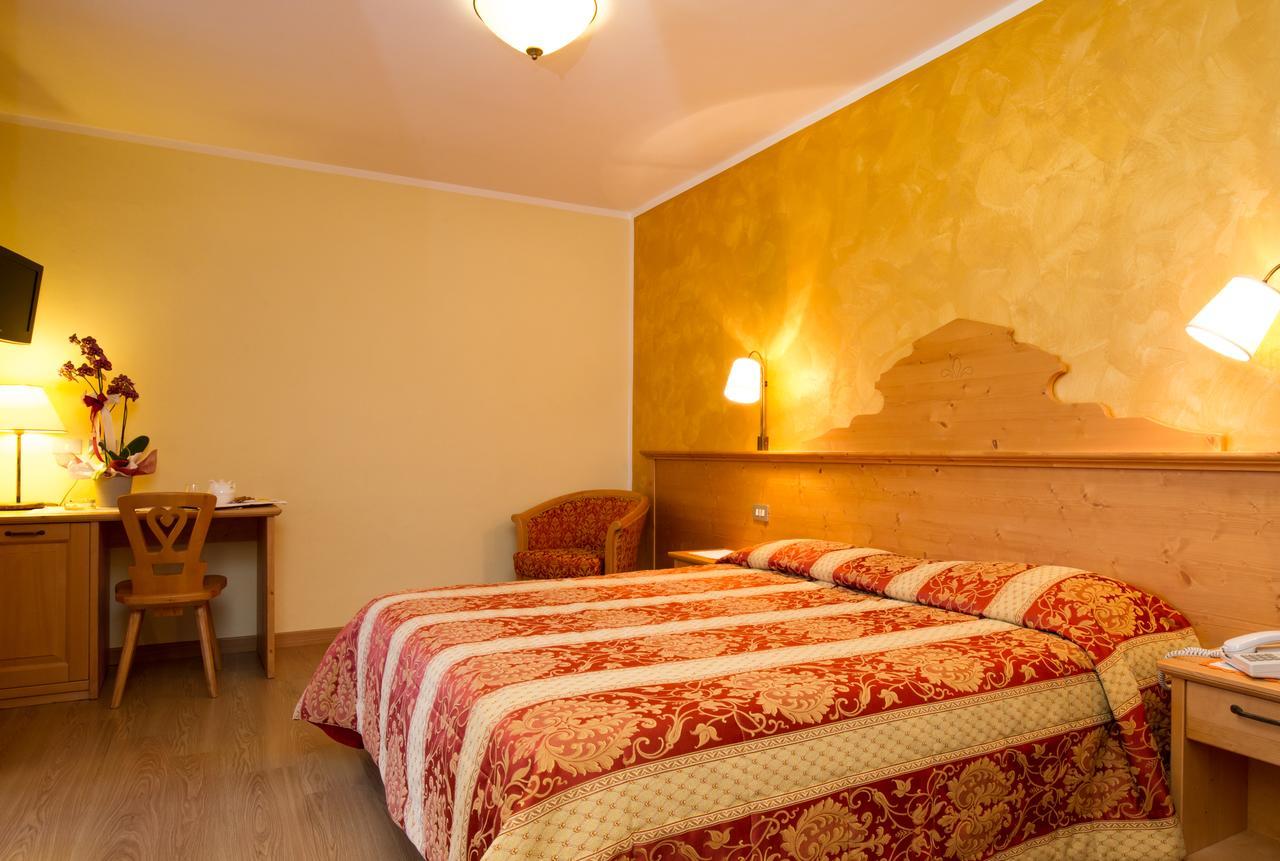 Hotel Al Prato Фьера-ди-Примьеро Экстерьер фото