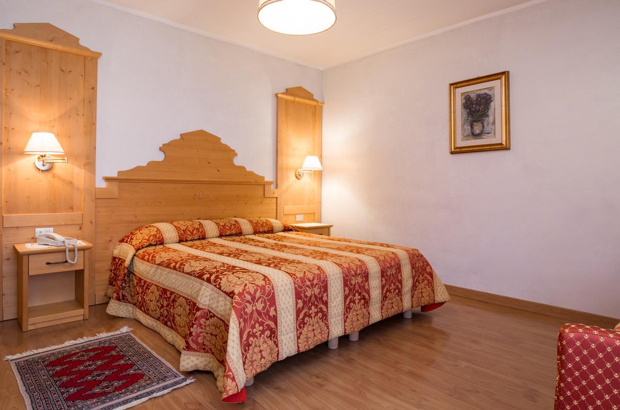 Hotel Al Prato Фьера-ди-Примьеро Экстерьер фото