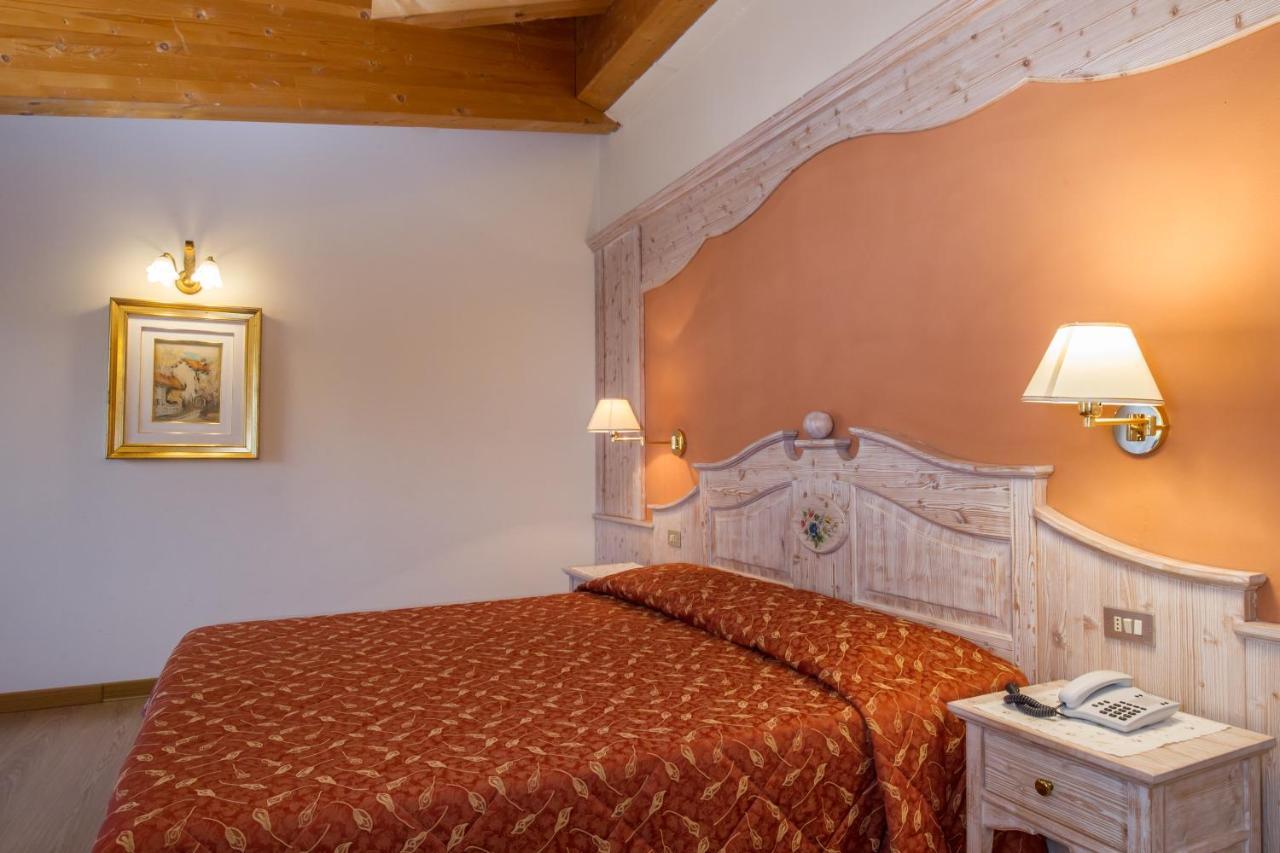 Hotel Al Prato Фьера-ди-Примьеро Экстерьер фото