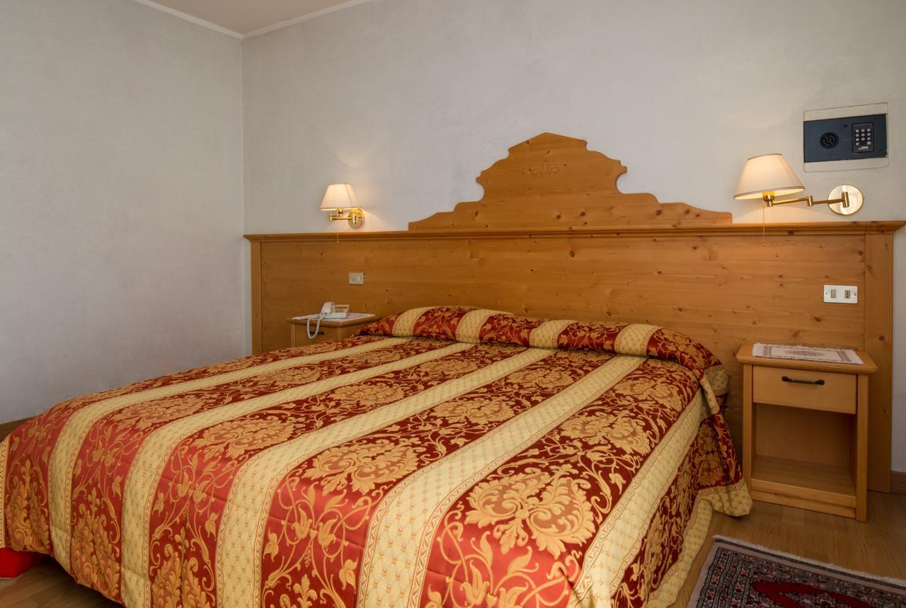 Hotel Al Prato Фьера-ди-Примьеро Экстерьер фото